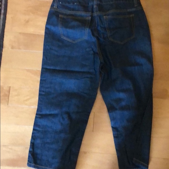 Liz Claiborne Capri Jeans - Picture 3 of 3